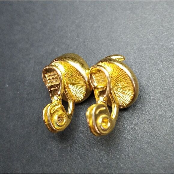 Vintage Signed Monet Faux Pearl Gold-tone Clip On Earrings - Picture 3 of 6